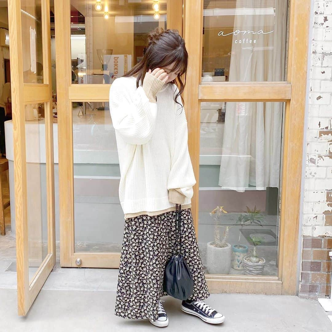 haruさんのインスタグラム写真 - (haruInstagram)「ㅤㅤㅤㅤㅤㅤㅤㅤㅤㅤㅤㅤㅤ ㅤㅤㅤㅤㅤㅤㅤㅤㅤㅤㅤㅤㅤ ㅤㅤㅤㅤㅤㅤㅤㅤㅤㅤㅤㅤㅤ #ootd ㅤㅤㅤㅤㅤㅤㅤㅤㅤㅤㅤㅤㅤ ゆるっとしてて重ね着風なのが可愛い @classicalelf_official の #重ね着風ロング丈無地クルーネックローゲージニット にお気に入りの小花柄スカートをあわてゆるコーデ☺️🧡 ㅤㅤㅤㅤㅤㅤㅤㅤㅤㅤㅤㅤㅤ . ㅤㅤㅤㅤㅤㅤㅤㅤㅤㅤㅤㅤㅤ ☑︎ tops : #classicalelf ☑︎ skirt : #tiptop ☑︎ bag : #unemansion ㅤㅤㅤㅤㅤㅤㅤㅤㅤㅤㅤㅤㅤ . ㅤㅤㅤㅤㅤㅤㅤㅤㅤㅤㅤㅤㅤ 前までは前だけインする事が多かったけど こうやってだぼたぼ〜って着るのも可愛いね☺️ ㅤㅤㅤㅤㅤㅤㅤㅤㅤㅤㅤㅤㅤ 女の子らしく着れて、ピクニックにピッタリでした🌷 ㅤㅤㅤㅤㅤㅤㅤㅤㅤㅤㅤㅤㅤ ㅤㅤㅤㅤㅤㅤㅤㅤㅤㅤㅤㅤㅤ #クラシカルエルフ#エルフコーデ#クルーネック#ローゲージニット#秋コーデ#プチプラ#プチプラコーデ ㅤㅤㅤㅤㅤㅤㅤㅤㅤㅤㅤㅤㅤ」11月1日 20時29分 - __haru3