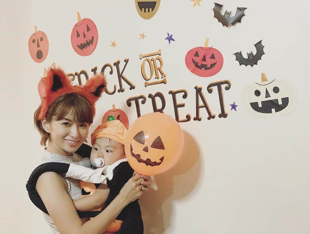 間瀬ゆきのインスタグラム：「Happy Halloween🎃  こんな状況の中だけど こじんまりと大好きなお友達と ハロウィンパーティーできて とっても楽しかった❤  #halloween #ハロウィン #🎃  #生後14ヶ月 #1歳2ヶ月 #1歳 #1歳男の子  #hawaii #hawaiilife #luckywelivehawaii #maseyukihawaii #ハワイ」