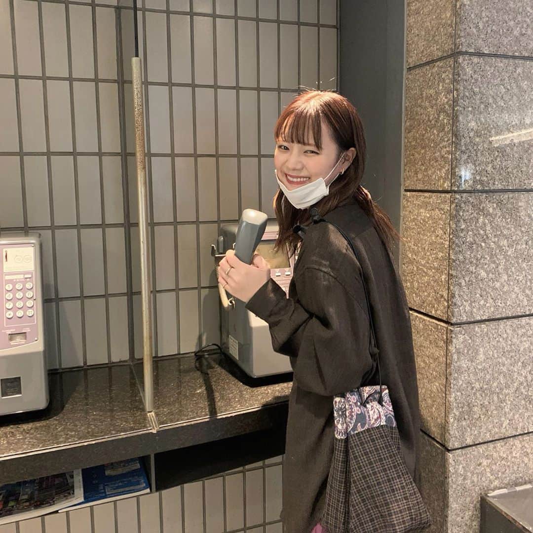 木村なつみのインスタグラム：「公衆電話を発見しまして、母にかけてみました(笑) 小学生の時は毎日母に帰り道だよーって報告してました、テレフォンカードとかなつかしいなぁ笑」