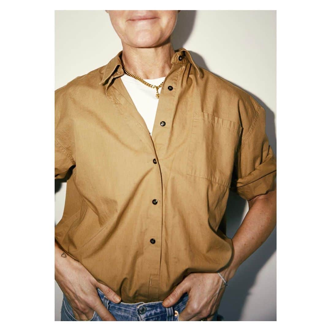 リカさんのインスタグラム写真 - (リカInstagram)「Sunday Shirt 😊 #favorites #khakiblazeday #ecofriendly ♻️#elviranecklacealways #happysunday」11月1日 19時08分 - rikastudios_