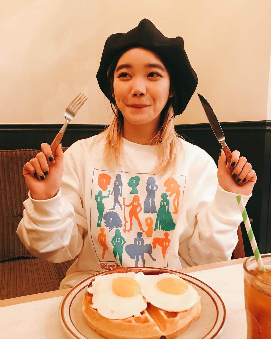 板橋よしえさんのインスタグラム写真 - (板橋よしえInstagram)「. ワッフルと子供みたいな @cc_chittiii_bish ちゃん🐤🍳🥞🍴💛カワイイ～～～💛💛💛 〰〰〰〰〰〰〰〰〰〰〰〰〰 Waffle and bacon,eggs any style @hohokamdiner」11月1日 19時10分 - candy_yoshie
