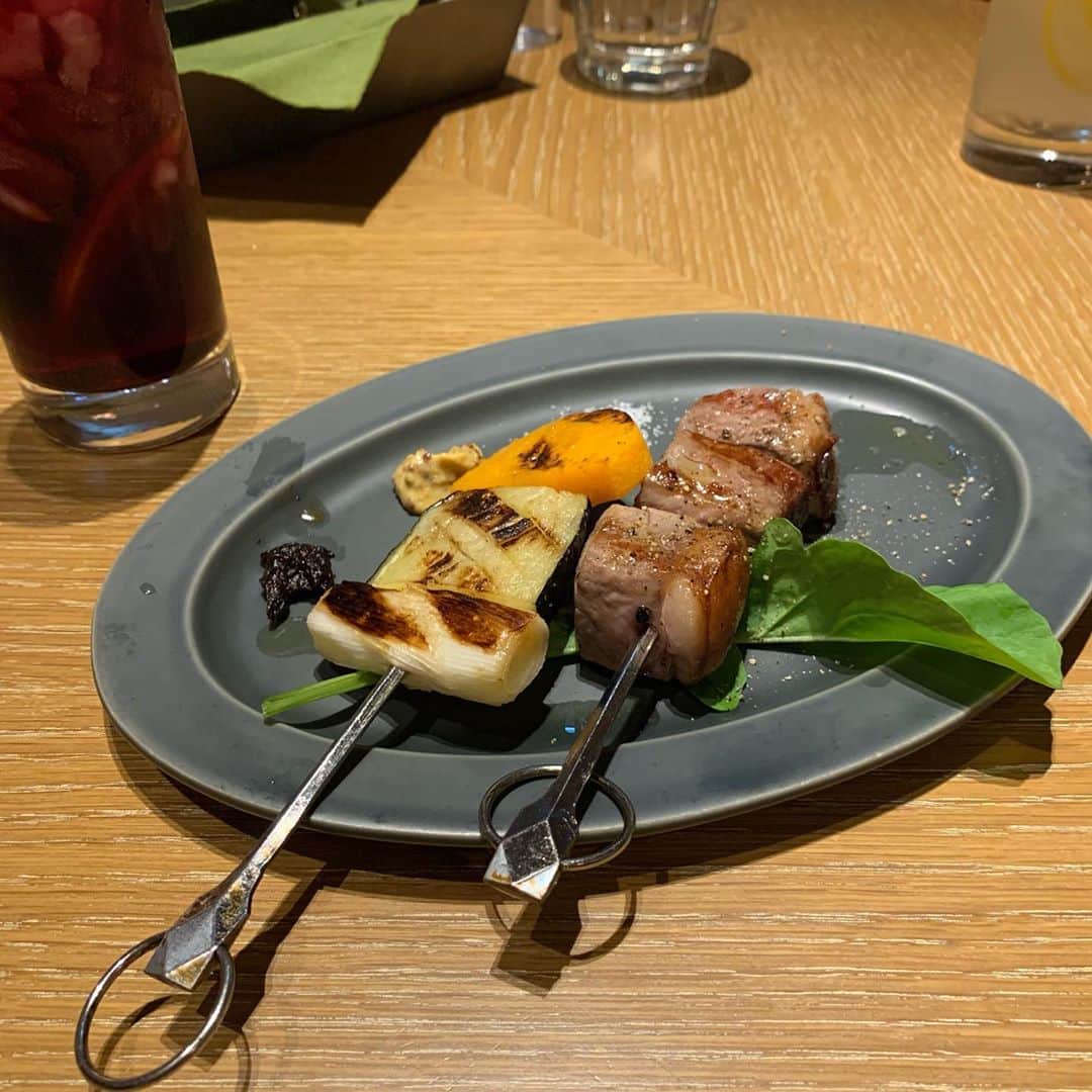 柚月瀬那さんのインスタグラム写真 - (柚月瀬那Instagram)「大阪駅から徒歩1分のグランヴィア大阪一階にある　IGNITE さん　@ignite_cafedining で贅沢すぎるディナーを🍽 まずイグナイトサングリアが美味しすぎてたまげました。一番今まで飲んだサングリアで美味しかったし氷もパチパチしてて凄かった👏季節限定のお野菜も熟成肉の串も美味しかったし、きのこのクリームパスタ、シーザーサラダ、アヒージョ、熟成肉ステーキ、ボロネーゼ、デザートのsaltyキャラメルフレンチトーストも全て幸せいっぱいになりました。🥺(1人で食べたんじゃないよ！彼氏とシェアした🍽) アフタヌーンティーも気になるからまたふらっと行きたいなぁって思います🥰 ほんまにおすすめすぎるし、お肉もお酒も全てクオリティ高いのでもっと早く出会いたかったと思いました👏🍽  #ignitecafediningosaka #大阪カフェ　#osaka #大阪ディナー　#グランヴィア大阪」11月1日 19時22分 - iam13dearu