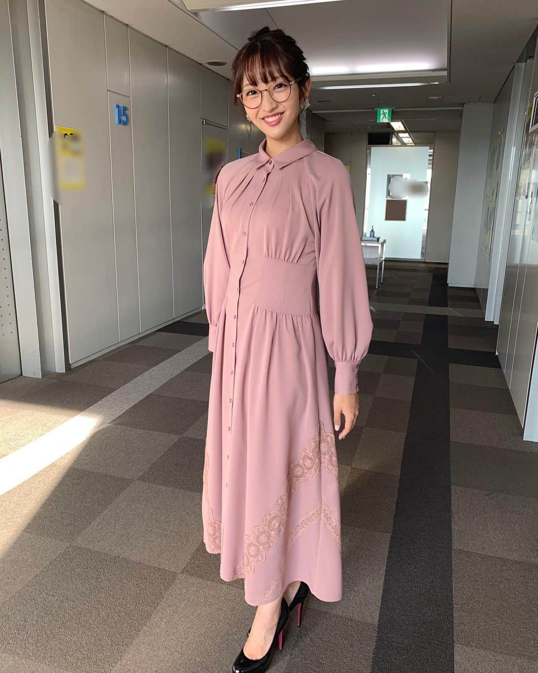 藤本万梨乃さんのインスタグラム写真 - (藤本万梨乃Instagram)「* 火曜日の衣装👗そしてメガネ👓 めざましテレビにて、私の新コーナー「マリノリサーチ」が始まりました！ 自分の名前が入ったコーナー、とても嬉しいです😆😂 これから、様々な場所でたくさんリサーチ頑張ります💪💪 #めざましテレビ #衣装 #マリノリサーチ #第1回 は #有村架純 さん #でした」11月1日 19時15分 - marino.fujimoto1030