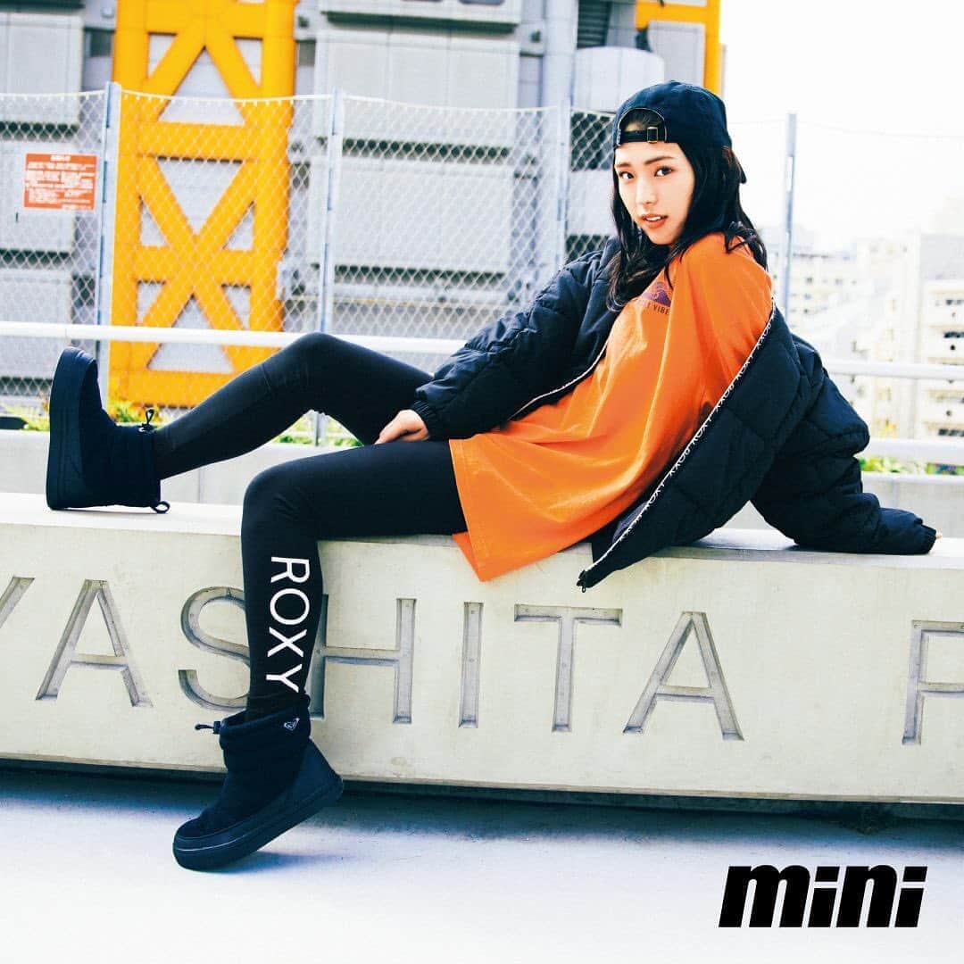 ROXY JAPANさんのインスタグラム写真 - (ROXY JAPANInstagram)「雑誌 mini @mini_tkj 掲載 井手上  漠 @baaaakuuuu ちゃんが履くROXY FOOTWEAR !!」11月1日 19時17分 - roxyjapan