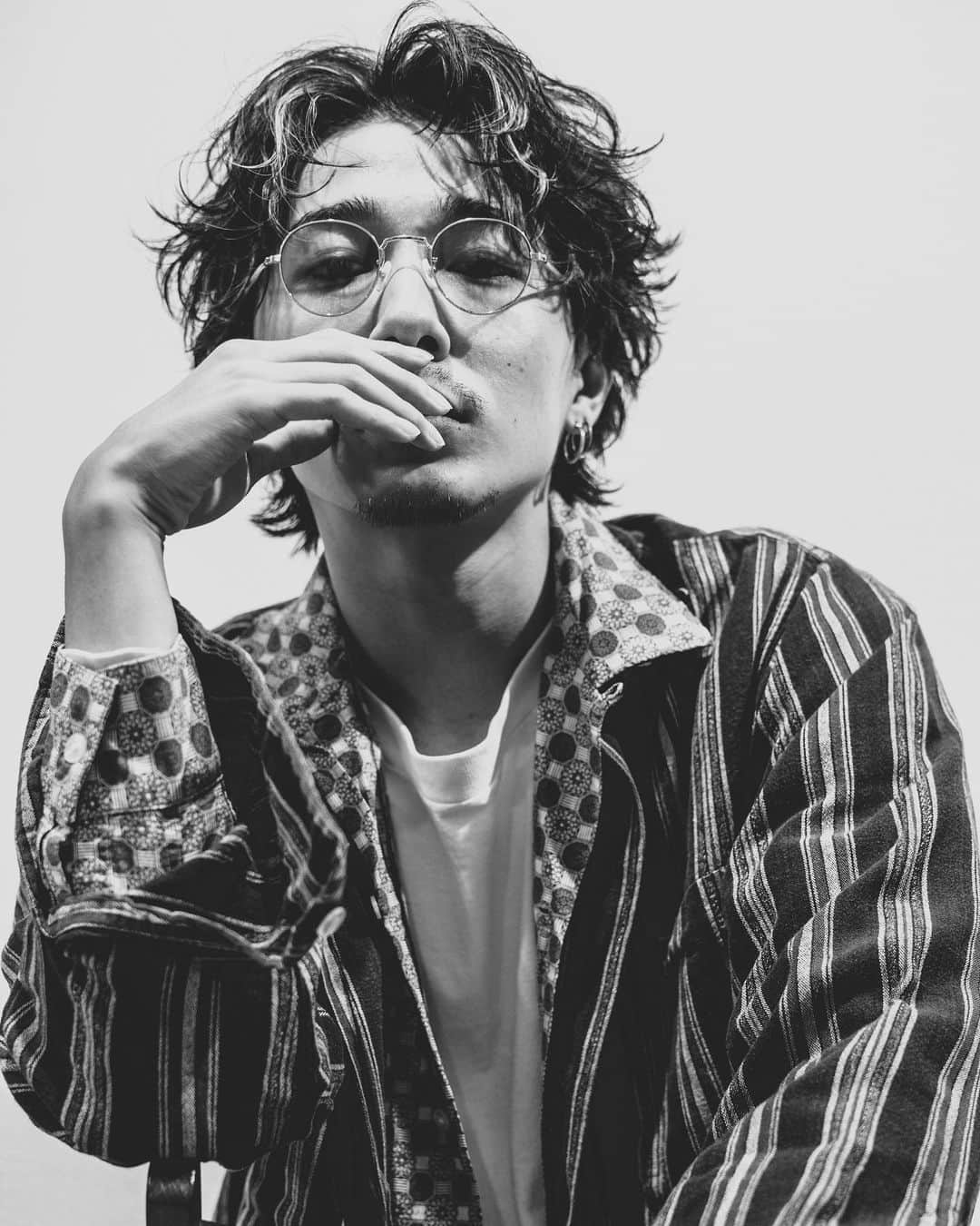 のインスタグラム：「#grungehair  #grungehairstyle   10月もたくさんのご来店ありがとうございました😋 今年も残り2カ月 髪型もファッションも 楽しんでいきましょう🕺🏾  #社会人ヘア #ビジネスヘア #メンズヘア  #メンズヘア美容師 #メンズ美容師 #メンズ髪型 #メンズカット #メンズスタイル #メンズパーマ #パーマヘア #パーマ男子 #パーマ #スパイラルパーマ #メンズスパイラルパーマ #ツイストスパイラルパーマ #ツイストパーマ #ツイスト #スパイラル #イケメンヘア #ハイトーン #ハイトーンカラー #ハイトーンメンズ #ハイライトヘア #ハイライト髪型 #ハイトーン髪型 #YouTube #oceantokyo #oceantokyoOVER」