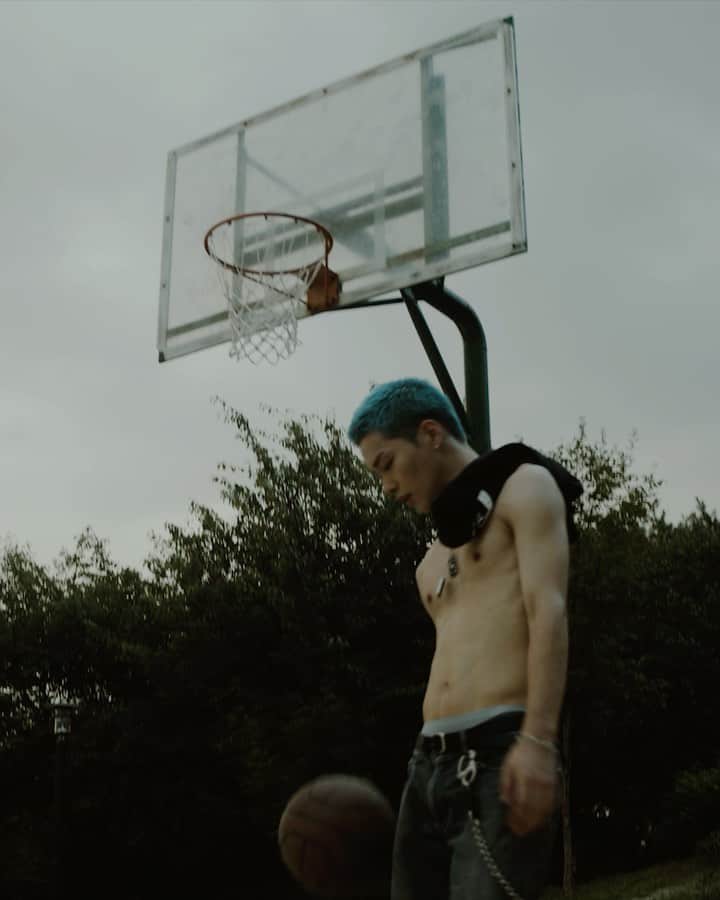 ソン・ファミンのインスタグラム：「GEMINI [Going] out now. ⠀ 'Going' Full video: https://youtu.be/wAYMsnfBfxk」