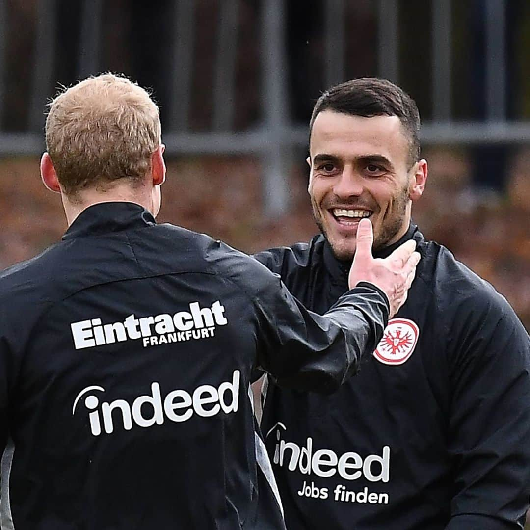 セバスティアン・ローデさんのインスタグラム写真 - (セバスティアン・ローデInstagram)「Happy Birthday, Maschine 🎂👌@filipkostic #Kostic #SGE」11月1日 19時32分 - rodesebastian