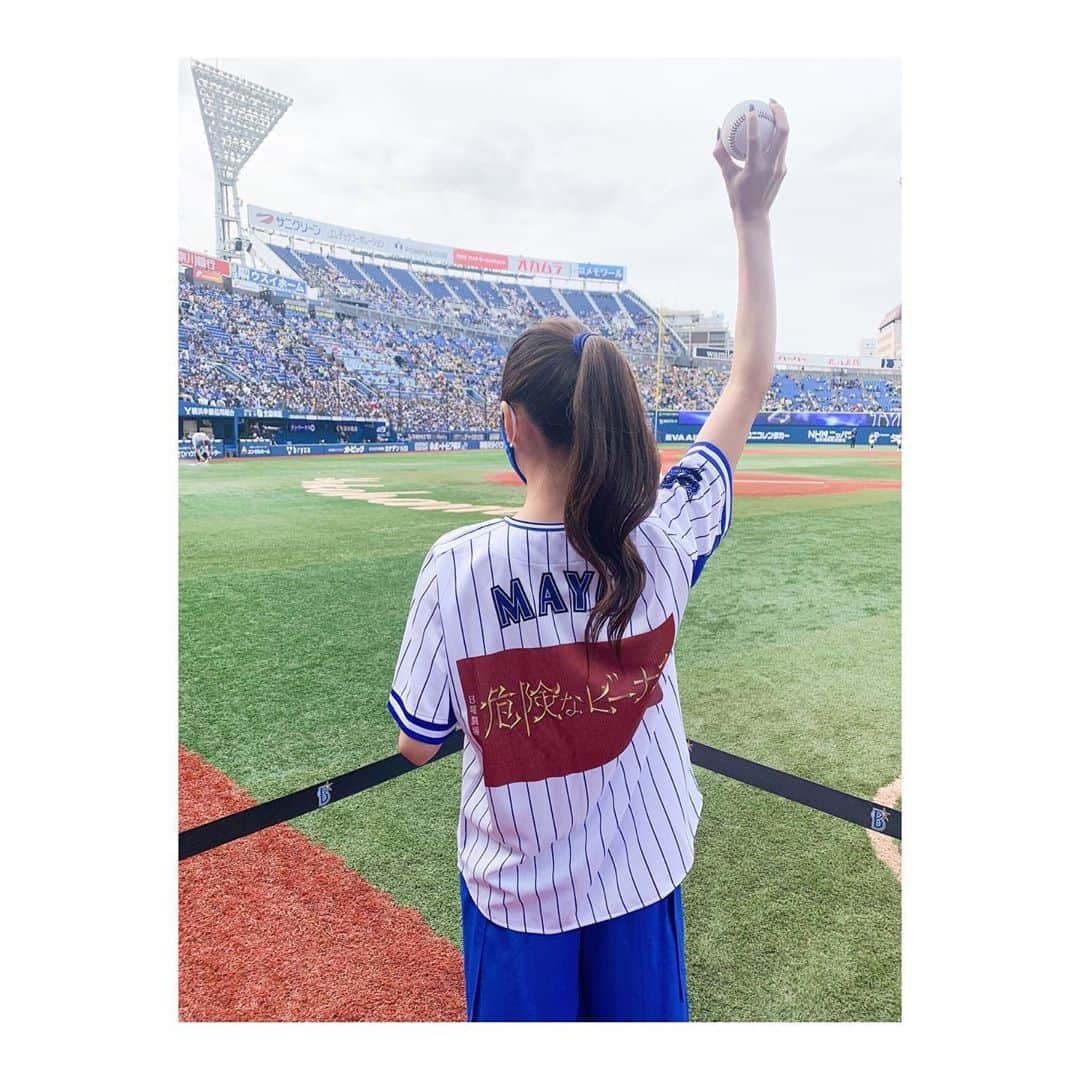 堀田真由さんのインスタグラム写真 - (堀田真由Instagram)「・ 横浜DeNAベイスターズvs阪神タイガースの 始球式を務めさせて頂きました⚾️✨ まさか自分がマウンドに立つ日が来るとは 思ってもみなかったのでこんな大役を頂けて 本当に光栄でした。 サヨナラ勝ちの瞬間も見れて 忘れられない一日となりました。 今夜は危険なビーナス第4話の放送です！ ますます見逃せない展開になっているので、 皆様21時にテレビの前でお会いしましょう👏  #日曜劇場 #危険なビーナス」11月1日 19時27分 - mayuhotta