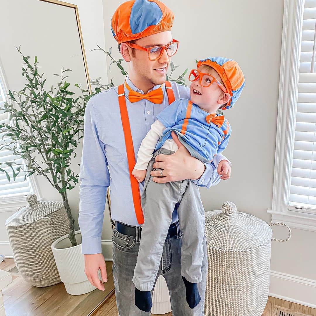 Elle Fowlerのインスタグラム：「My boys dressed up as Blippi for Halloween! Look at that joy! 🧡💛」