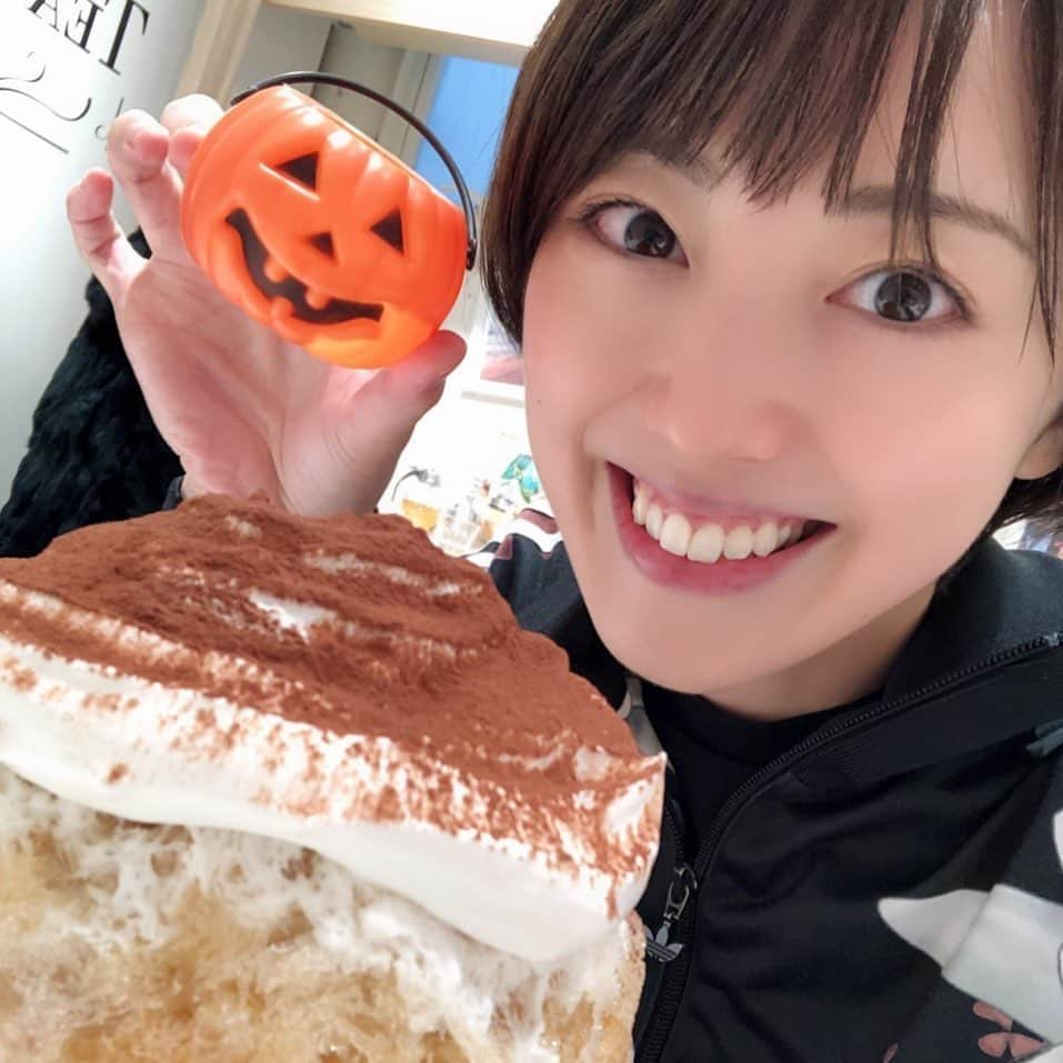 沢井美優さんのインスタグラム写真 - (沢井美優Instagram)「一日遅れのトリックオアトリート 🎃﻿ ﻿ ﻿ #沢井はかき氷でできています ﻿ #沢井はかき氷です #🍧#氷女 ﻿ #だけど #本日は﻿ ﻿ #コンテナート さん🎃﻿ ﻿ #sweets #love #yummy﻿ #かき氷は人を幸せにする #🧡﻿ #甘いものは人を幸せにする﻿ ﻿ #笑顔溢れる毎日を ﻿ #あなたも #わたしも ﻿ #明日もきっと素敵な一日 ﻿ ﻿ #今日も大好きな人に逢えた #💕」11月1日 19時36分 - sawai_miyuu