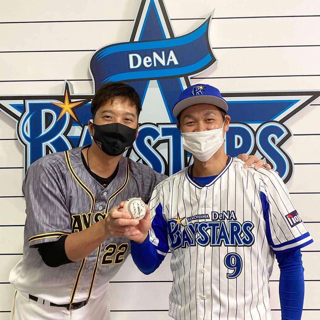 阪神タイガースさんのインスタグラム写真 - (阪神タイガースInstagram)「昨日の試合、2ランHRを打たれた大和選手からサインボールを頼まれていました^ ^ 藤川選手「一緒にやっていた大和が出てきてくれて、大和とはFAで横浜に行く時に、「ストレートでどんどん勝負しような」と話をしていたので、最後にそれが実現できたので嬉しかったですね。」 #藤川球児 選手 #大和 選手 #ホームラン #サインボール  #横浜denaベイスターズ  #阪神タイガース」11月1日 19時38分 - hanshintigers_official