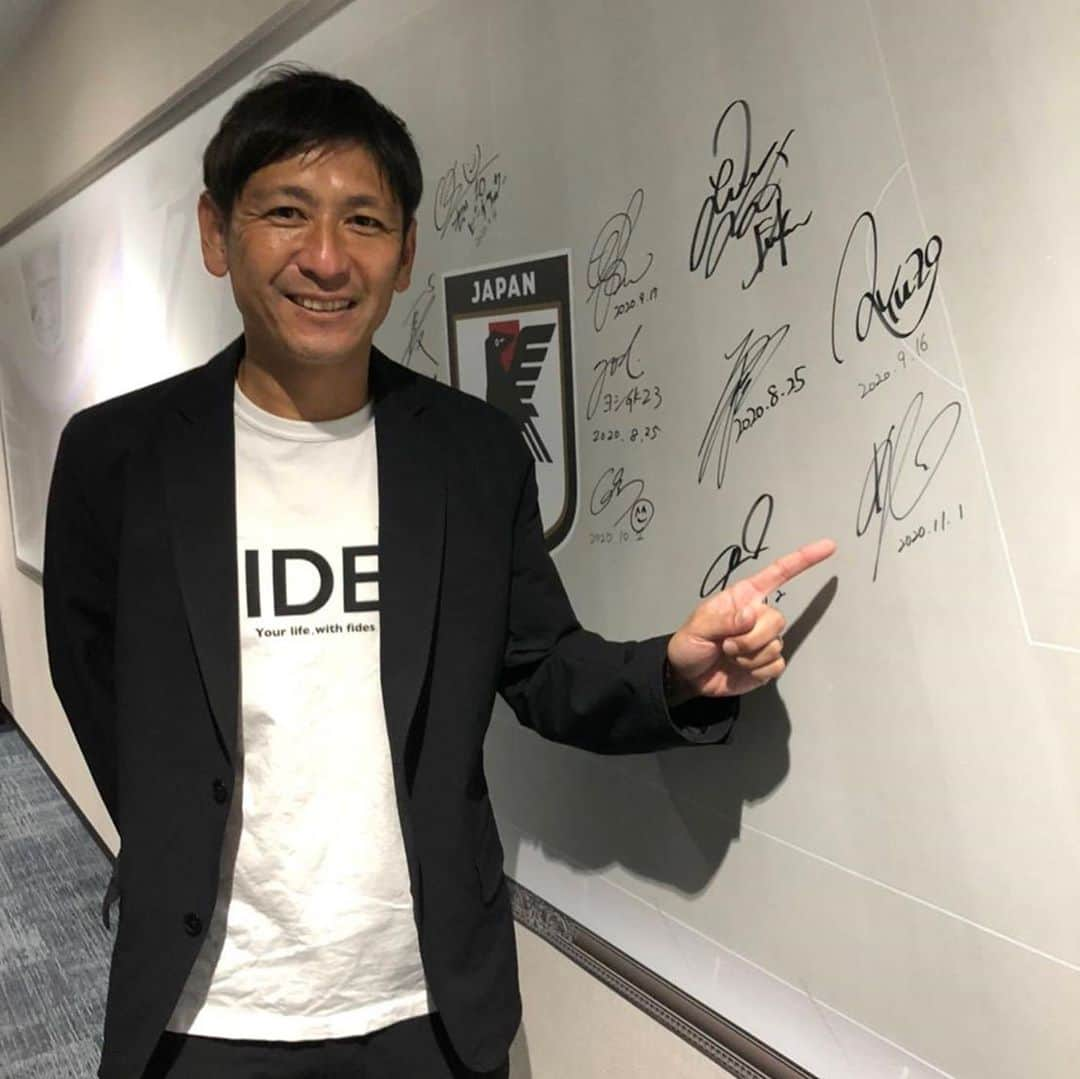 中田浩二のインスタグラム：「今日は朝からJFA夢フィールドで内覧会とウォーキングサッカー。 ウォーキングサッカーは初めてプレーしたけど、子供からシニア、女性とみんなで楽しめるからいいですね！ たまに走りたくなっちゃうけど…w 施設も素晴らしくてうらやましかったな〜  #jfa夢フィールド  #ウォーキングサッカー」