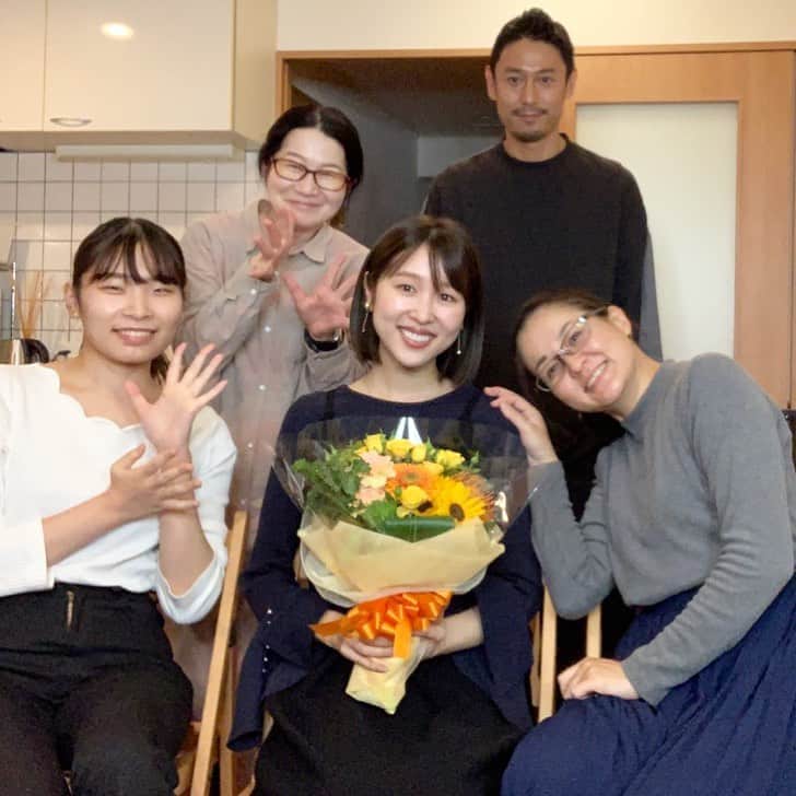 成田沙季のインスタグラム：「１０月末をもってニュートラルマネジメントを退社しました。  ４年半ほどお世話になりました。 初めてニュートラルに行った時のことが鮮明に思い出せる程、あっと言う間の４年半でした。 事務所には仕事だけでなくプライベートも含めお世話になりました。 人に恵まれ、毎回楽しく仕事させていただきました。 出会えた皆様一人一人にハグしたいくらい笑、感謝の気持ちでいっぱいです。  大学４年時から始めたモデル活動でしたが、人としてもっと成長したいとの思いから今まで携わったことのない業界に飛び込むことにしました。 新たな挑戦がとても楽しみです！！！  今まで本当にありがとうございました💓」