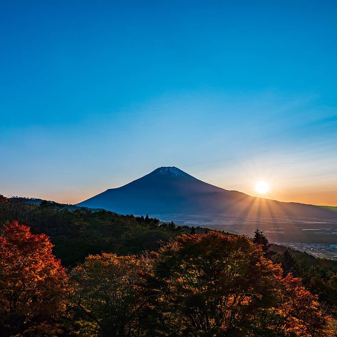 tomohiro koshikaさんのインスタグラム写真 - (tomohiro koshikaInstagram)「山梨県　二十曲峠 富士夕景」11月1日 19時46分 - tomohiro_koshika