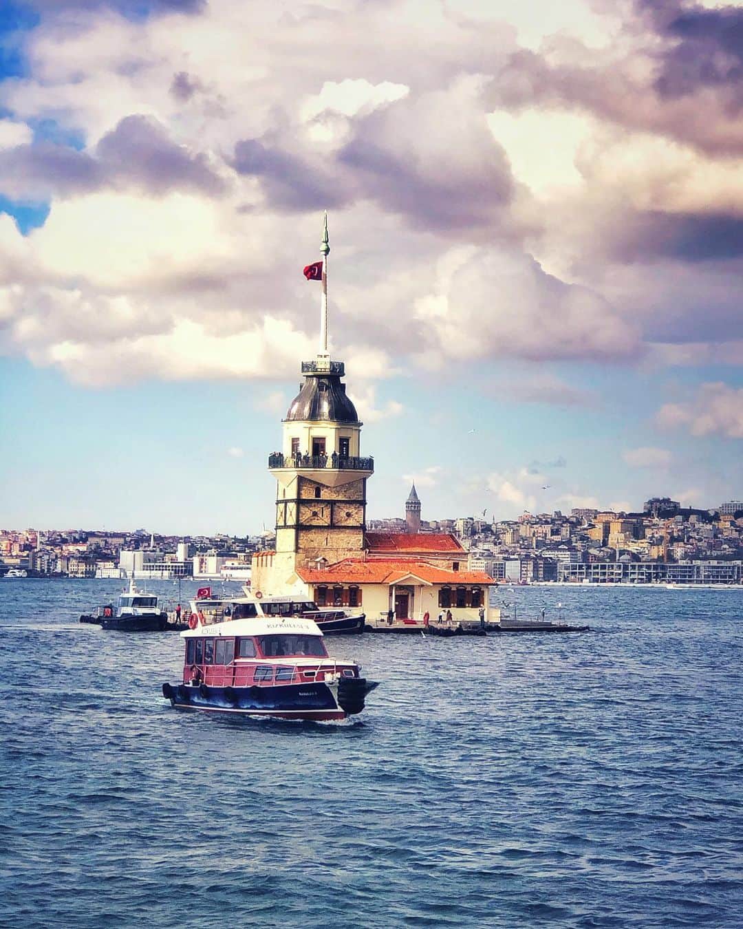 Seyda♥ Travel & Natureのインスタグラム：「#istanbul 🔵🟡🟣💚❤️💛🧿」