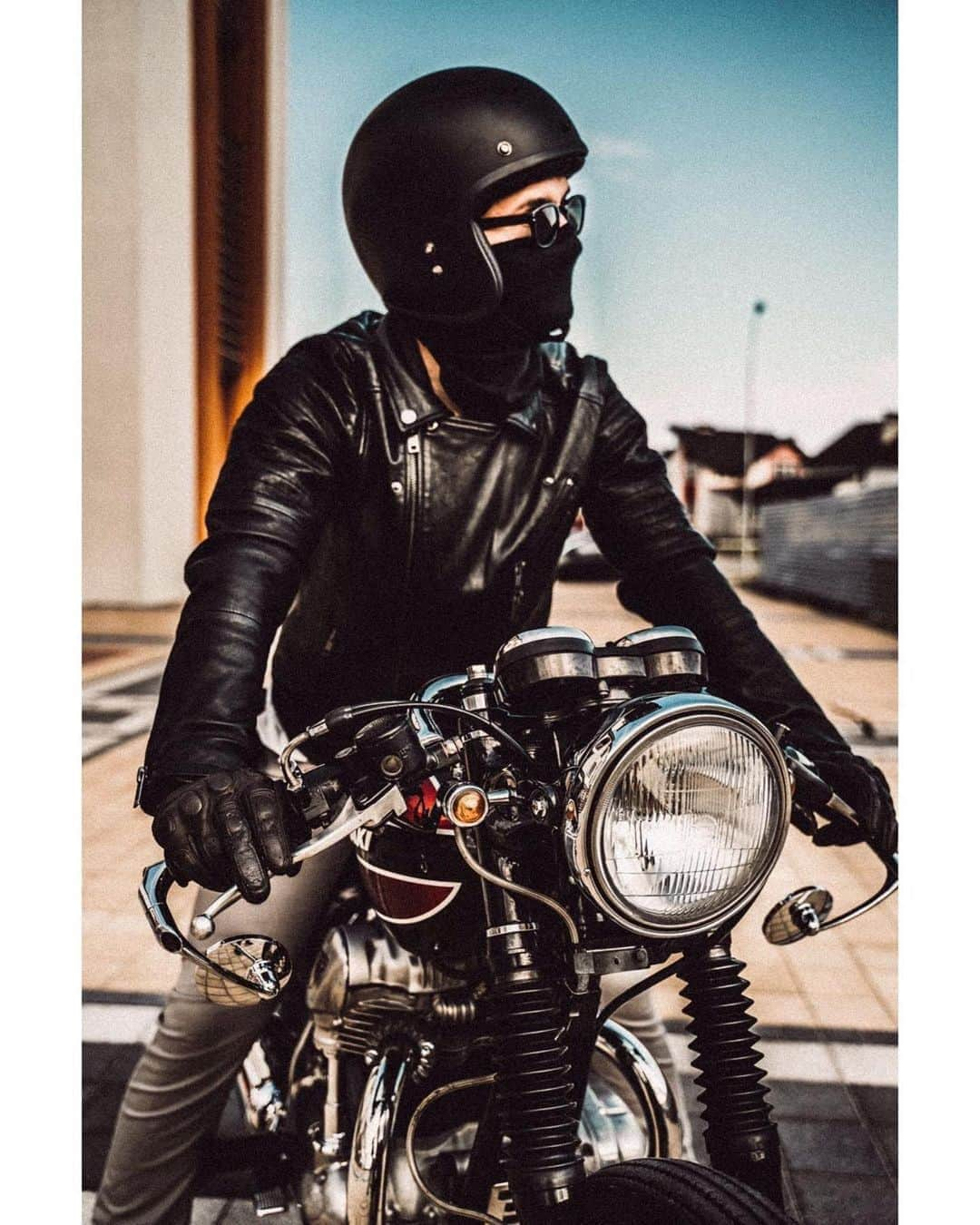 epidemic_motorsさんのインスタグラム写真 - (epidemic_motorsInstagram)「Just ride by @alexey_nikulin_kefirus  Photo @dukkalis.ru . . . #kawasakiw650 #kawasakiw800 #w650 #kawasakiw800 #w800 #caferacer #epidemicmotors #epidemic_motors」11月1日 19時59分 - epidemic_motors