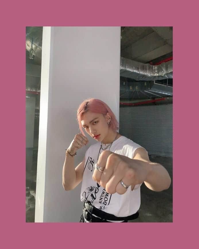 Stray Kidsさんのインスタグラム写真 - (Stray KidsInstagram)「요기~🙈까먹어서 미아내 #straykids #Lovestay」11月1日 19時58分 - realstraykids
