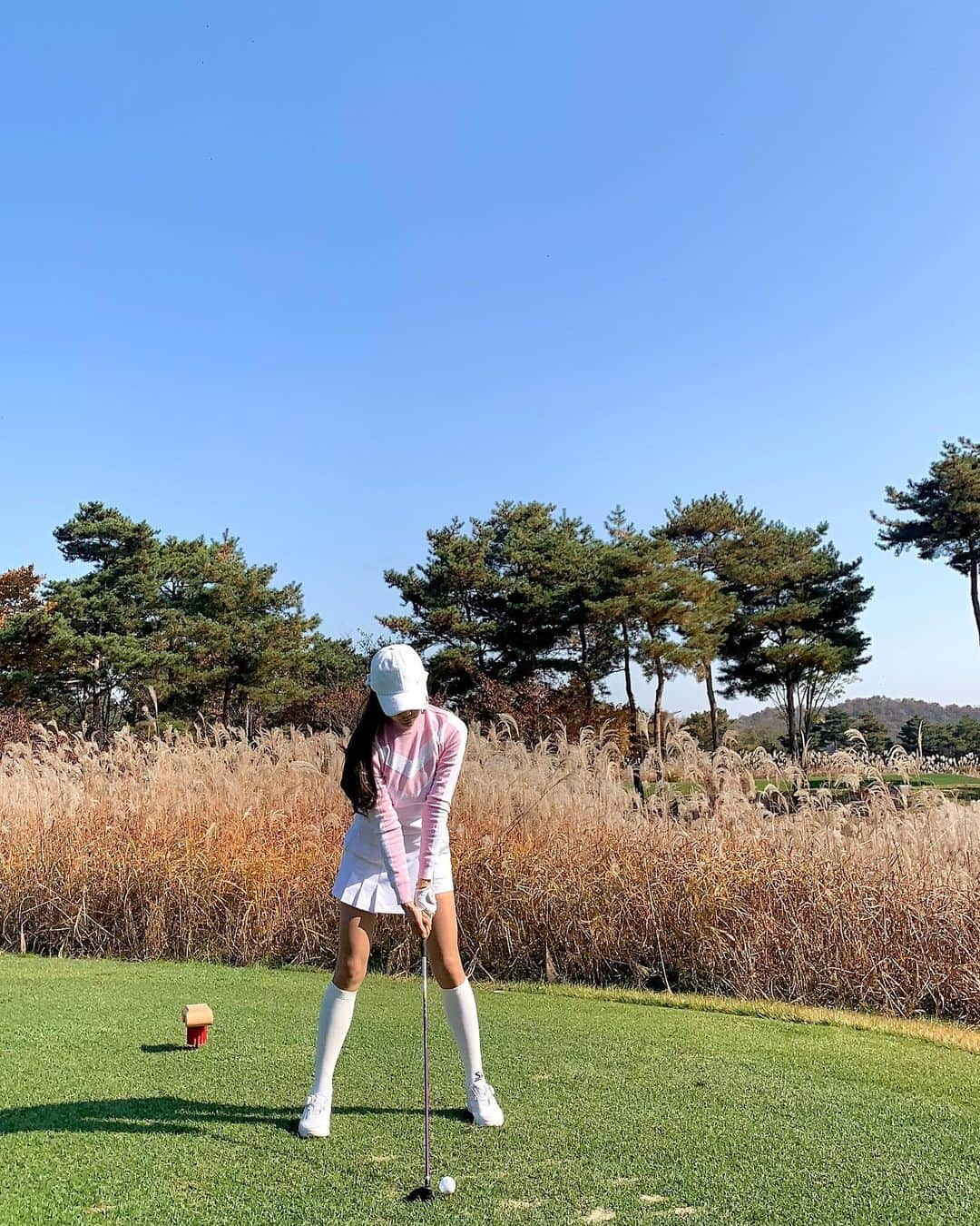 チェ・スルギさんのインスタグラム写真 - (チェ・スルギInstagram)「. 핑쿠엔데리와  가을골푸 🎀🌸⛳️  골프웨어는 스릭슨  디자인도 예뿌고 따뜻하고 편하고 채고다아앙💕>_<  . . . @srixongolfwear.official  #스릭슨 #스릭슨골프웨어  #srixongolf #srixongolfwear」11月1日 20時07分 - angel9028