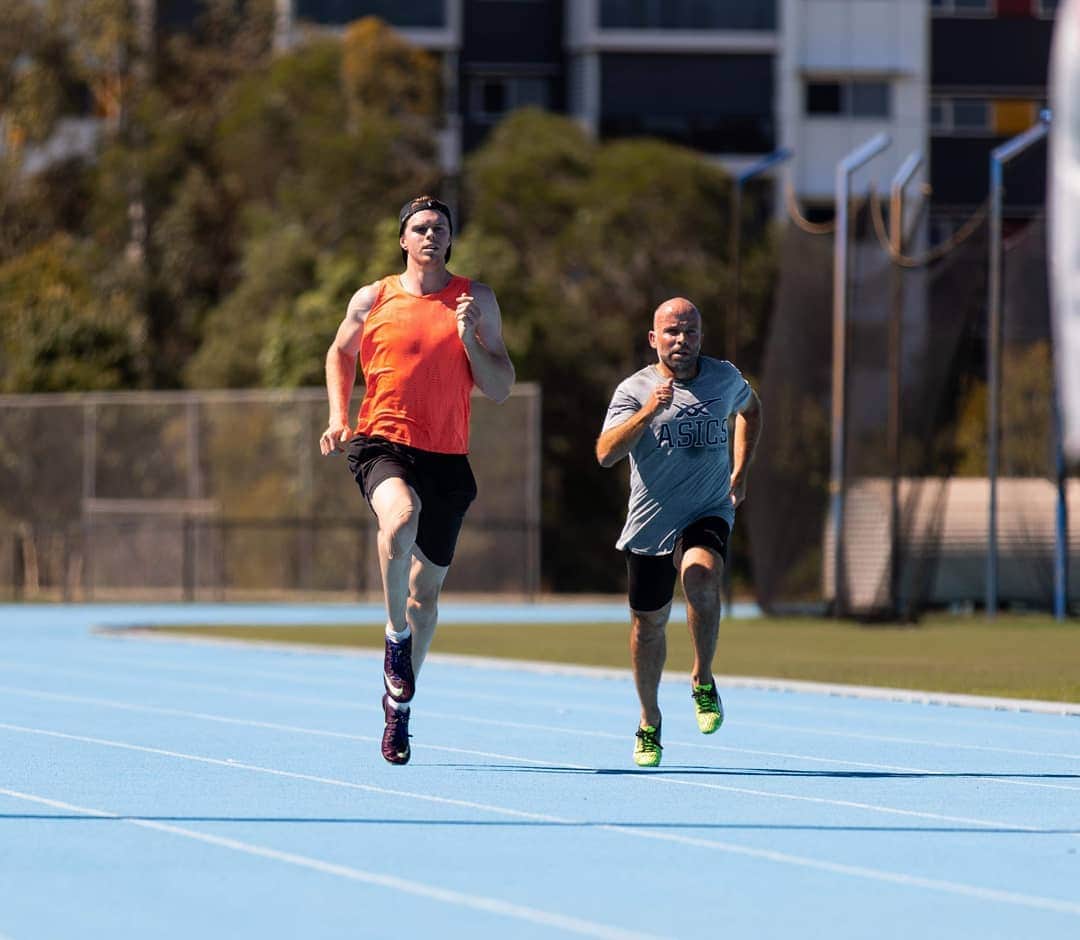 アレックス・ハートマンのインスタグラム：「Huuuuuuge session in the books this morning with the big coach man pacing all 24 reps! 😮 📸 @caseysims_」