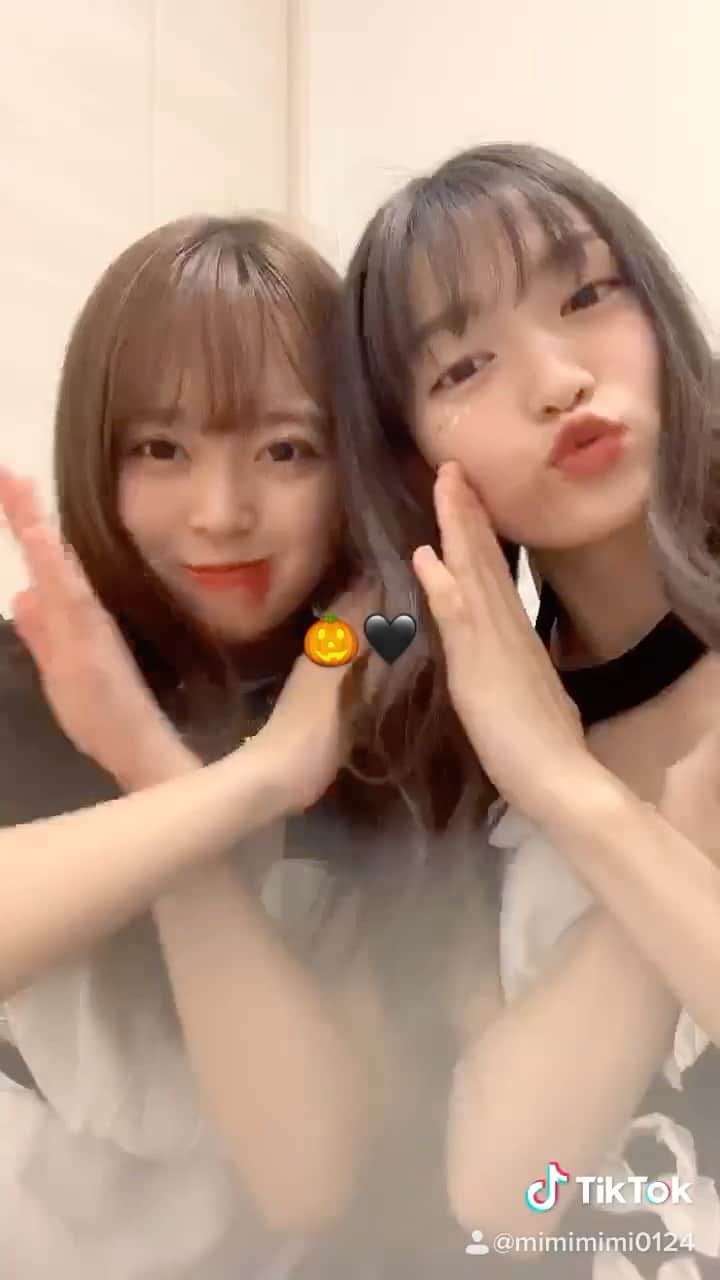 我妻美月のインスタグラム：「楽しかったあああ👱🏻‍♀️👱🏻‍♀️ ． ． #happyhalloween #tiktok  #tiktokjapan #ハロウィンメイク #コスプレ#メイド服#バニーガール」