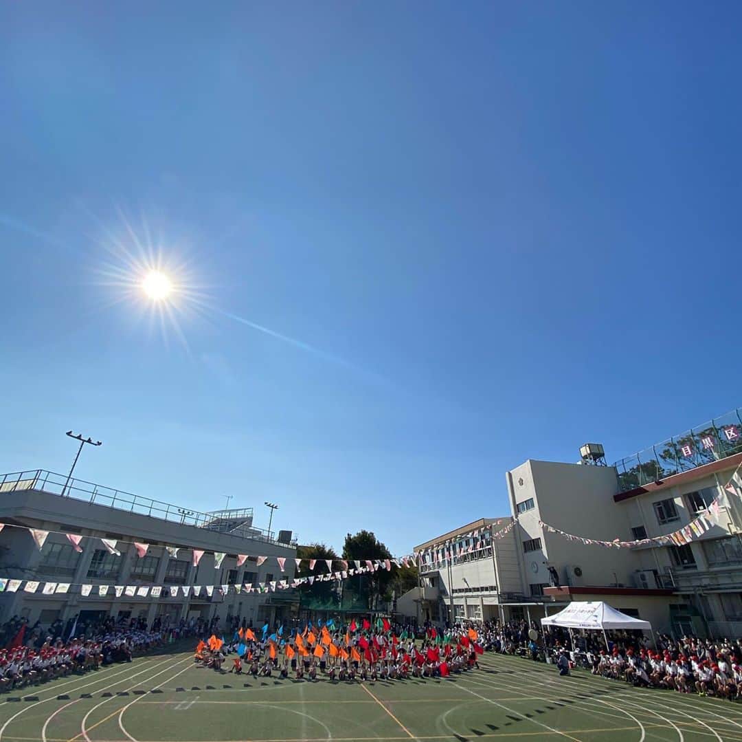 のインスタグラム：「すごく綺麗な晴天の中、無事小学校の運動会を行う事が出来ました✨✨✨  今年はコロナの影響で、運動会を2回に分けるという形式で2日間に分けて行いましたよ⭐️  無事に子供たちに運動会をさせてあげる事が出来て、素晴らしい先生方や保護者さん達に感謝です💕✨💕  I was able to have the elementary school athletic meet safely in the beautiful sunny weather✨✨✨  This year, due to corona, we divided the athletic festival into 2 days  Thank you to the wonderful teachers and parents for letting the children have a field day without any problems💕✨💕  #運動会」
