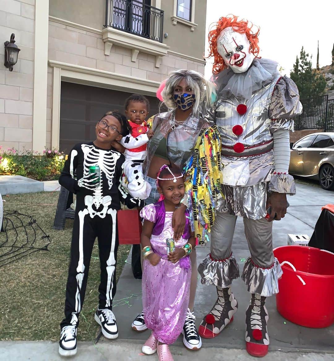 ニック・ヤングのインスタグラム：「Happy Halloween from the swaggy’s」