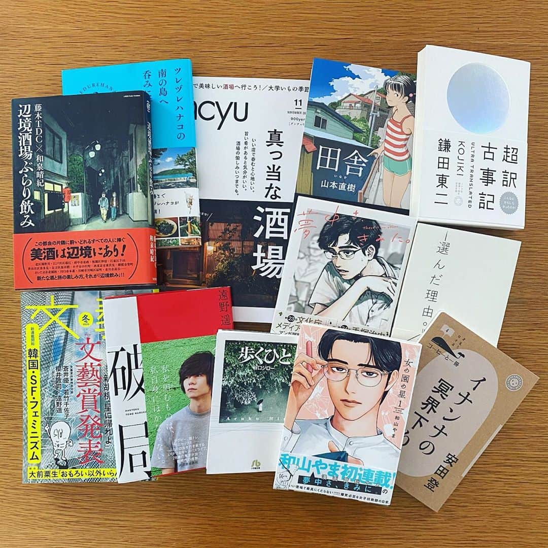 のインスタグラム：「10月はわりと書店に行きました。 本はやっぱり重いけど買って帰るのが楽しいな📚 #books」