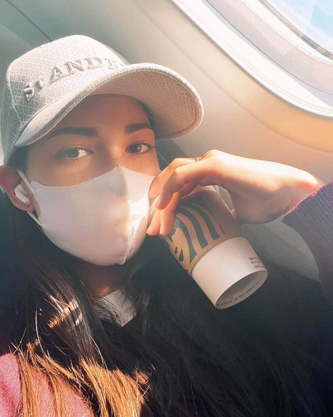 ジュリア・ミナトヤさんのインスタグラム写真 - (ジュリア・ミナトヤInstagram)「充電できました🙏✈️💫 ﻿ ﻿ ﻿ ﻿ ﻿ ﻿ ﻿ ﻿ ﻿ ﻿ ﻿ ﻿ ﻿ #flyght#airplane#starbucks#coffee#coffeetime#standrews#travismathew#lifestyle#フライト#飛行機#スタバ#ライフスタイル」11月1日 11時37分 - julia.minatoya