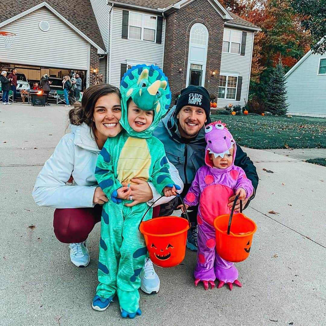 ライアン・ルアのインスタグラム：「Spooky SZN 🎃🍬☠️🍭😈🍫👻 #happyhalloween #trickortreat #mysquad #2020」