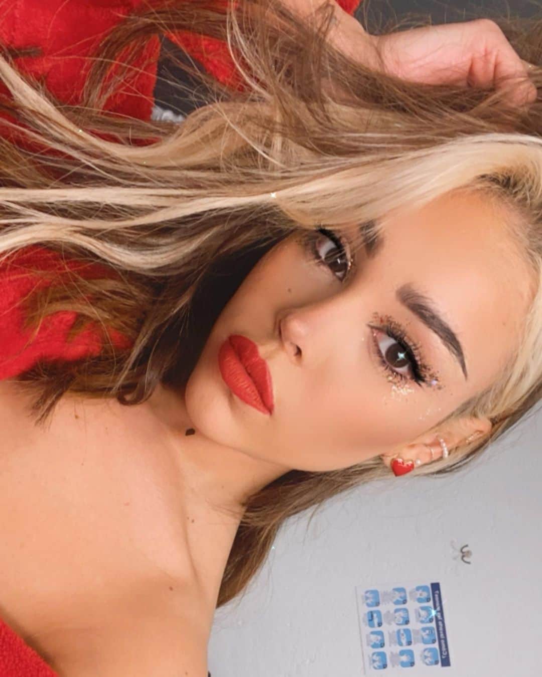 Danna Paolaのインスタグラム：「Feliz jauwülin grupo.... soy Danna. #happyhalloween   Hoy somos.... —->💃🏻 no hubo de otra. 😂🤡 #FRieNdDeSemAnA」