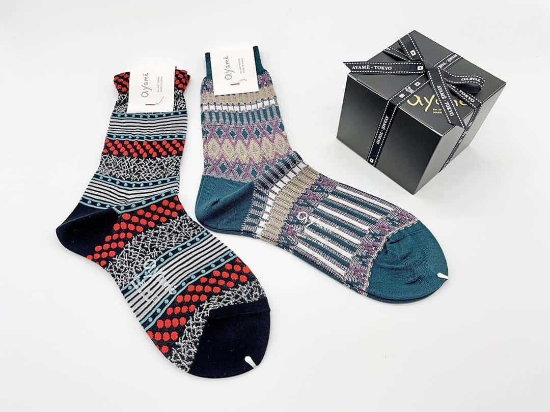 アヤメのインスタグラム：「Hello November, Christmas shopping officially start🎄🧦🎁🎅🏻 iPhone12で撮った📷📱#giftwrapping #iphone12 #freegiftwrapping #ギフトラッピング #靴下好き」