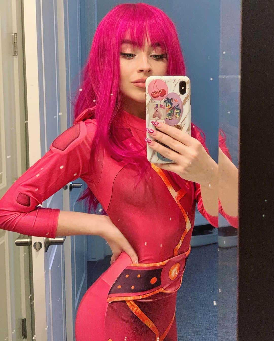 サブリナ・カーペンターのインスタグラム：「happy halloween  luv lava girl🔥☄️💖」