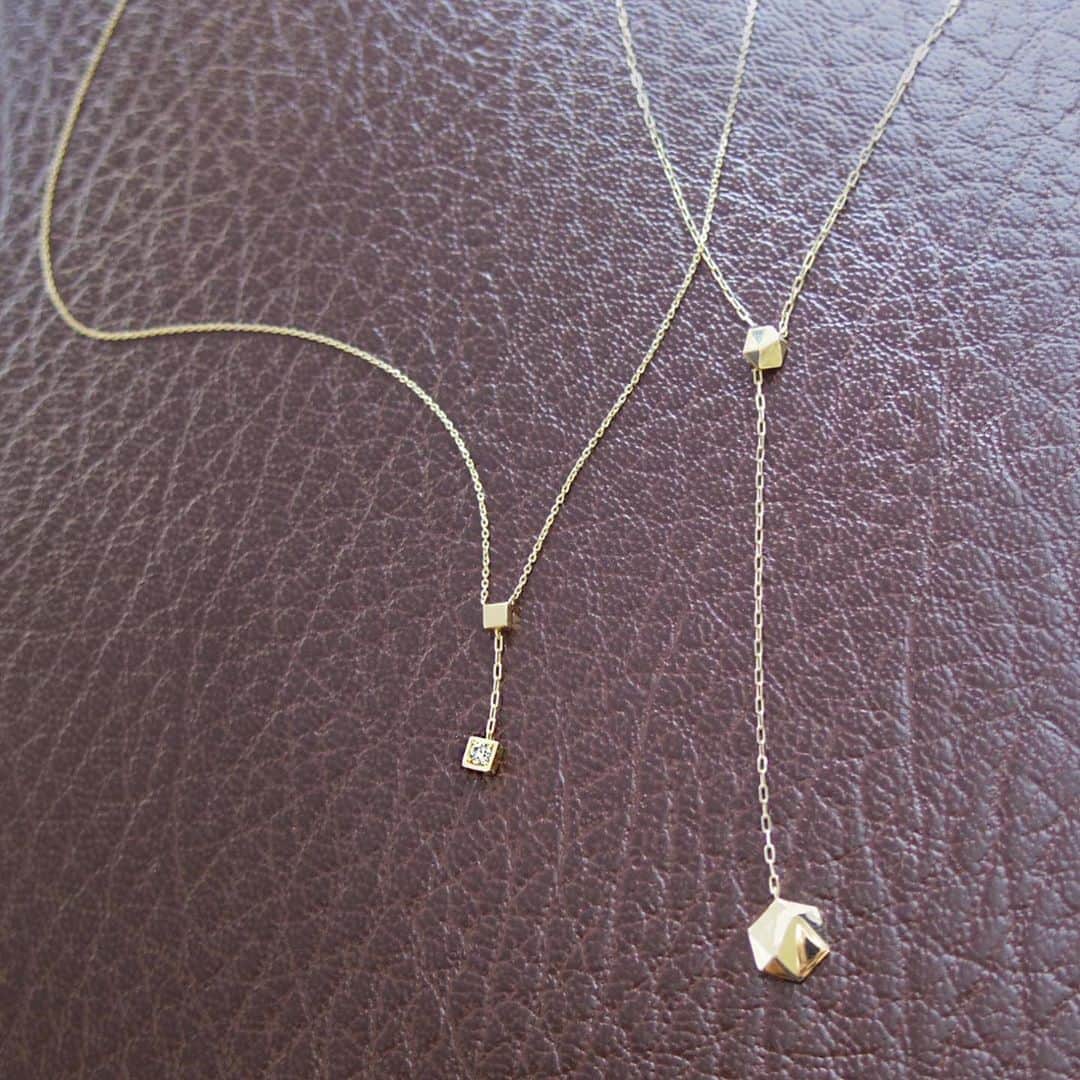 STAR JEWELRY Girlさんのインスタグラム写真 - (STAR JEWELRY GirlInstagram)「Y字のネックレスは、着けるだけでシャープな印象に！ これからの季節は、タートルネックの上からの着用もお勧めです♪  #diamond #ダイヤモンド #necklace #ネックレス #ootd #gold #ゴールド #y字ネックレス  #jewelry #ジュエリー #スタージュエリーガール #STARJEWELRYGirl  #lumine #ルミネ #ヒカリエ」11月1日 11時53分 - star_jewelry_girl