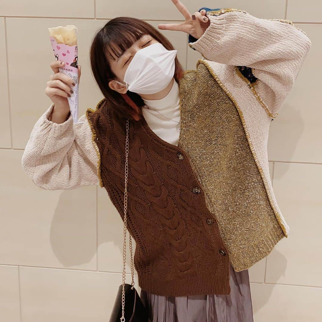 のインスタグラム：「うかれてやがるぜ  #インナーカラーボブ #インナーカラー #秋コーデ2020」