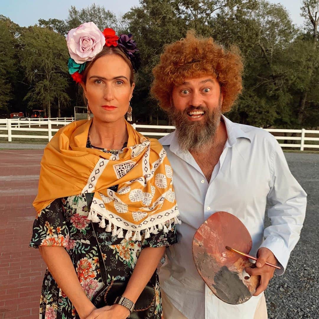 コリー・ロバートソンのインスタグラム：「If Frida Kahlo and Bob Ross, The Bieber’s, Cleopatra and Caesar, Sigrid and Lars, and Pinocchio had a party 😂 #halloween2020」