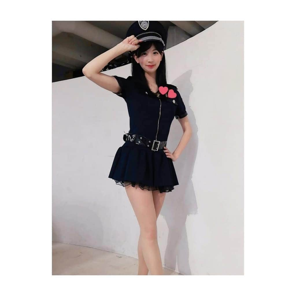 服部彩加さんのインスタグラム写真 - (服部彩加Instagram)「こっちも載せる!!🎃🦇🕸✨✨ みんなはハロウィン何かした～??👻🎃🍭🍬🍪👻  #ハロウィン #ハッピーハロウィン #halloween #コスプレ #cosplay #ミニスカポリス #police #policewoman」11月1日 12時16分 - saika_hattori0228