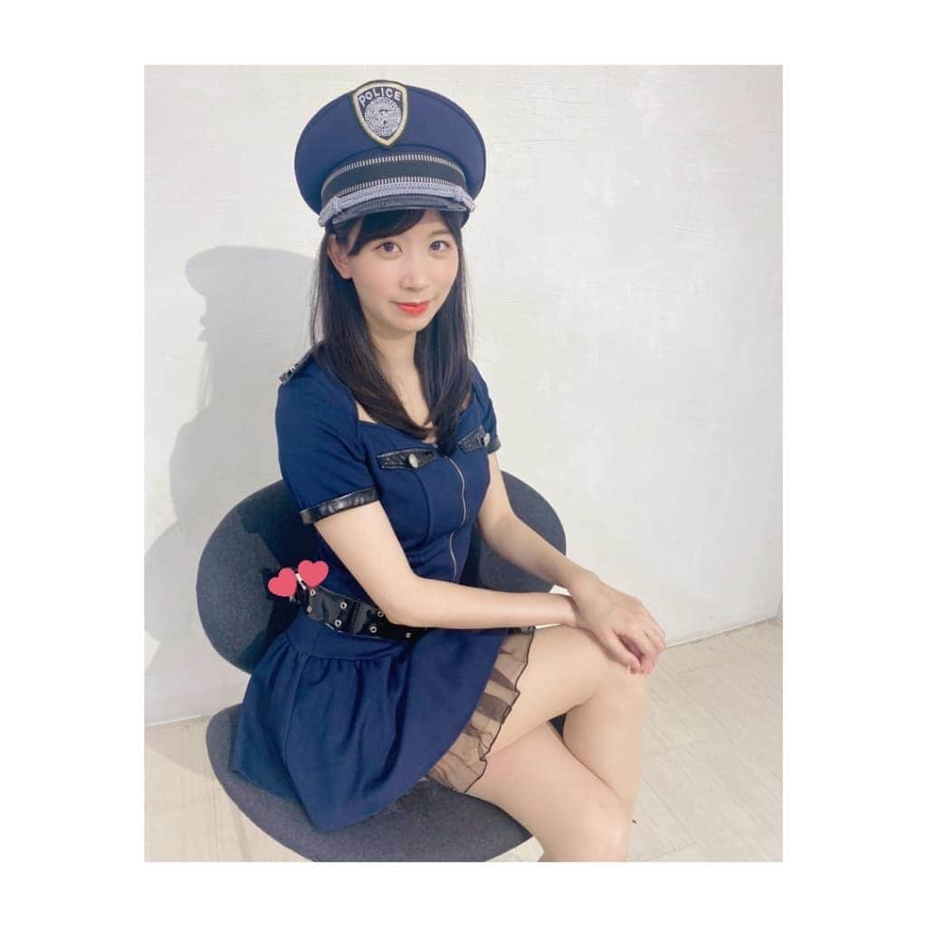 服部彩加のインスタグラム：「こっちも載せる!!🎃🦇🕸✨✨ みんなはハロウィン何かした～??👻🎃🍭🍬🍪👻  #ハロウィン #ハッピーハロウィン #halloween #コスプレ #cosplay #ミニスカポリス #police #policewoman」