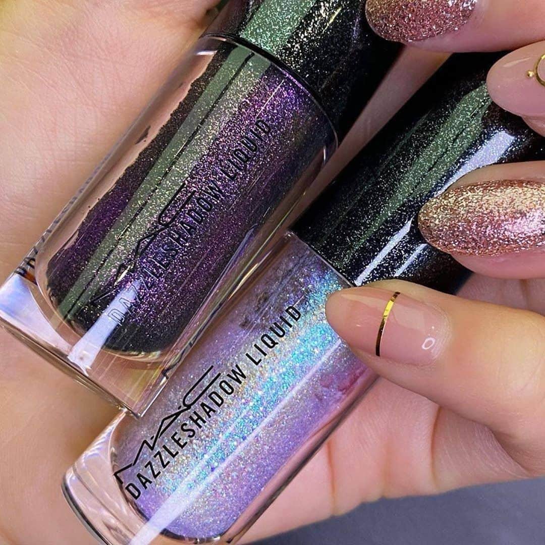 M∙A∙C Cosmetics Japanのインスタグラム：「#MACLovesLisa のメイクルックを象徴するきらびやかなリキッドアイシャドウ💎 ダズルシャドウ リキッドで、LISAのような印象的な目もとを手に入れて💜✨ ㅤ Regram from @ye.alicelee_makeup #MACCosmeticsJapan #MACCosmetics #MAC #MACコスメ #マックコスメ #コスメ#コスメ紹介#コスメ好き#コスメレポ #化粧品 #デパコス #コスメ部 #コスメマニア#トレンドメイク#秋メイク#メイクテク#アイメイク#アイシャドウ#グラデーション#アイシャドウパレット#キラキラ#キラキラメイク#ラメ#ラメメイク」
