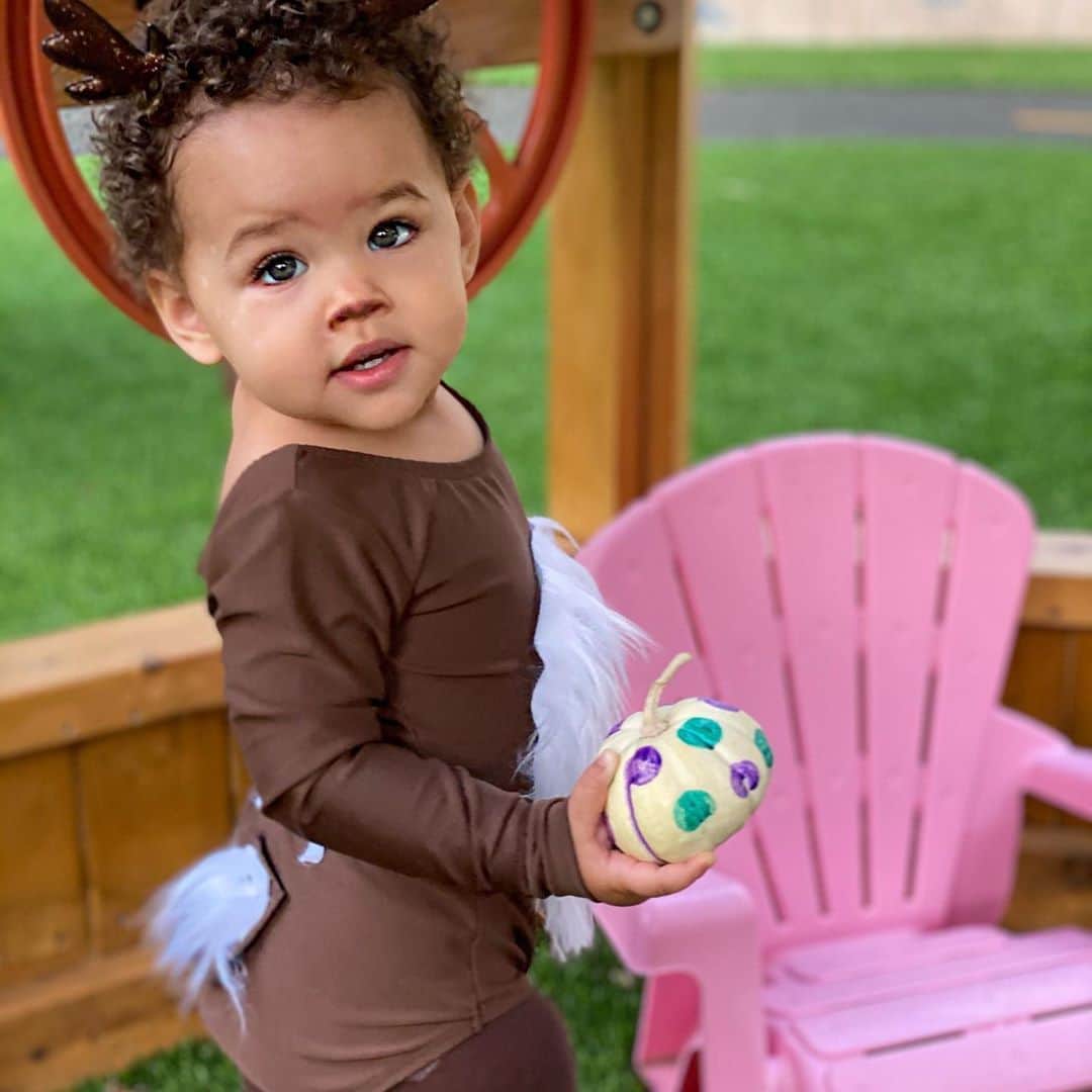 ニコール・ミッチェル・マーフィーのインスタグラム：「She’s a perfect little Deer  #evie #grandbaby #grandbabylove #deer #halloween #prettylittlething」