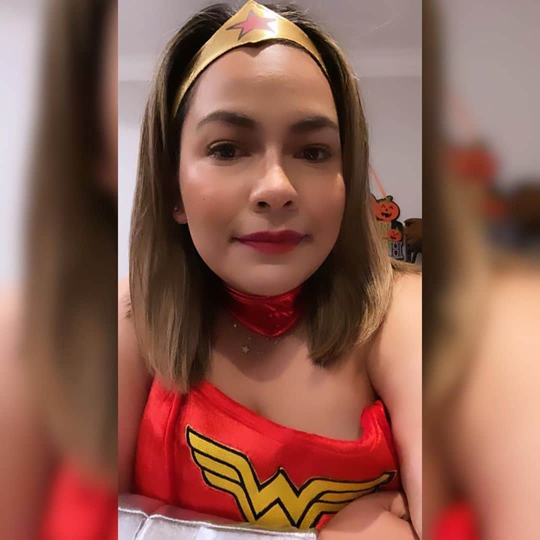 リセット・サラスのインスタグラム：「🎃🦸🏽‍♀️❤️⭐️💙」