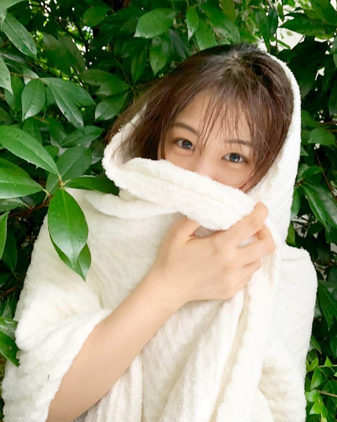 竹内愛紗のインスタグラム：「. 皆さん！お知らせがあります🌟 私竹内愛紗2021年のカレンダー発売を記念して、11月21日(土)にブックファースト新宿店でイベントを開催します！😉 ぜひ会いに来てください🧡 たくさんお話しましょう😊 詳しくは👇🏻チェックお願いします！✔ . https://try-x.jp/store/products/detail/9567 . . #トライエックス#2021カレンダー#イベント#オフショット#1121」