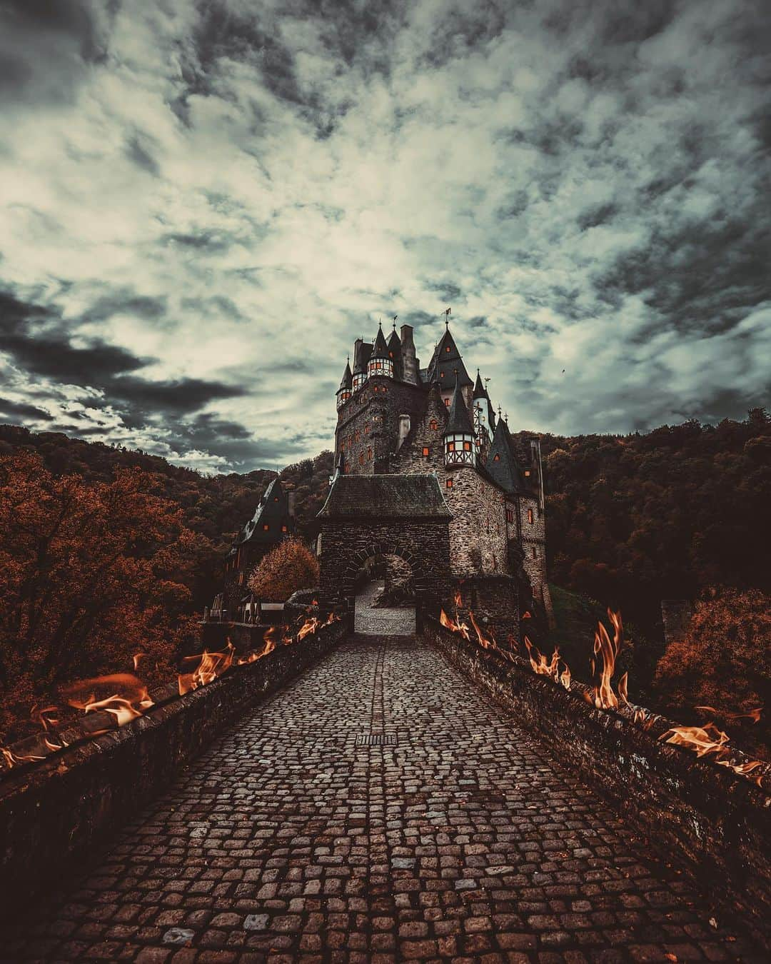 Kyle Kuiperさんのインスタグラム写真 - (Kyle KuiperInstagram)「Happy Halloween 🎃 🔥🏰👻💀」11月1日 12時47分 - kdkuiper