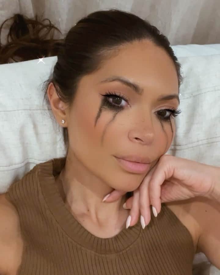 Marianna Hewittのインスタグラム：「thanks to filters I didn’t even have to get ready for halloween this year 🎃 😅 (except I’m staying home anyway) #stayhomestaysafe」