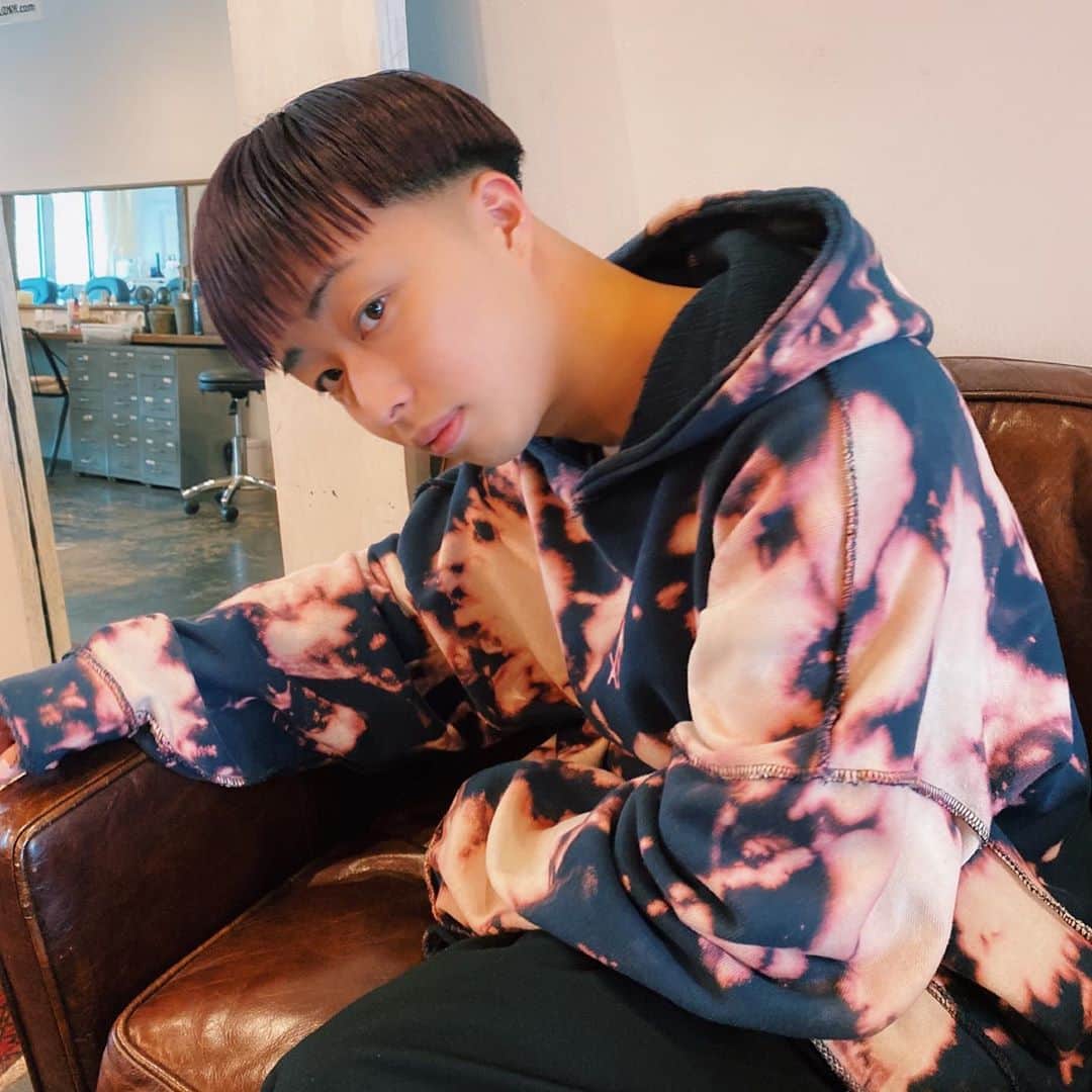 のインスタグラム：「💇‍♂️ @tlony_is_yours 🙏  後ろ姿とかまじ変態。」