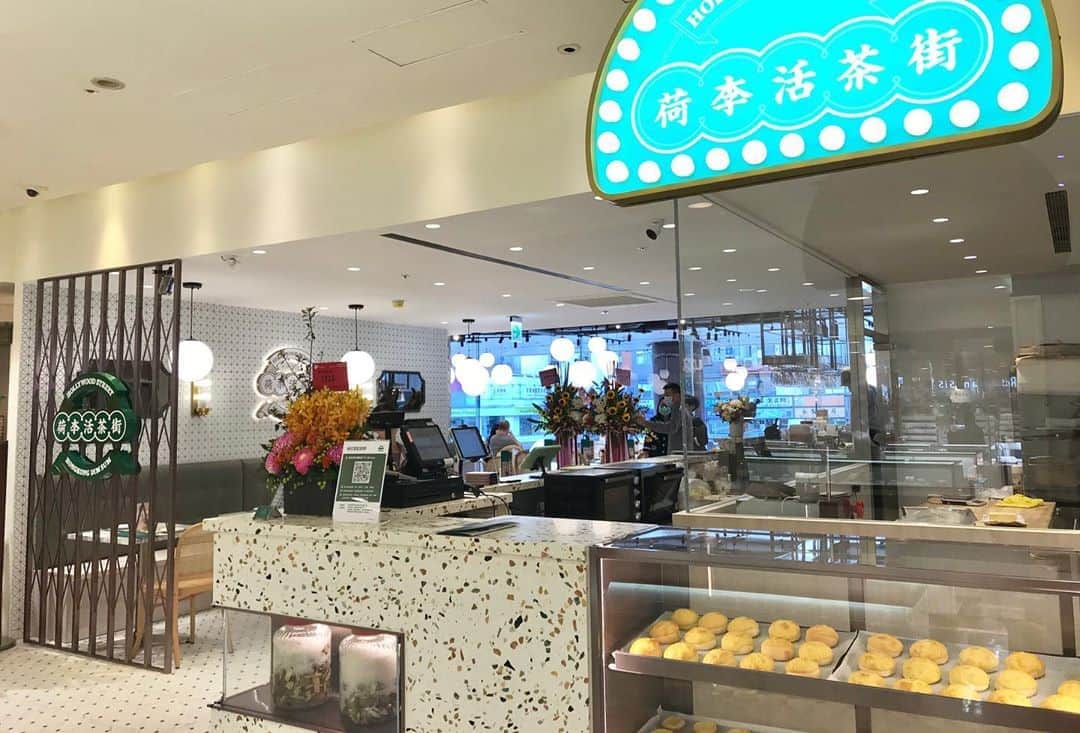 Vogue Taiwan Officialさんのインスタグラム写真 - (Vogue Taiwan OfficialInstagram)「#VogueFood 2020下半年，台北興起許多新餐廳，準備搶攻年底的聖誕、跨年市場，現在又有一間港式料理餐廳「荷李活茶街」宣布正式試營運，將於12月正式開幕。讓這段時間無法到香港一嘗道地港式美食的老饕們在台北也能吃到。  🔗餐廳資訊+必吃菜單請點 @voguetaiwan 首頁連結  #港式飲茶 #港式料理 #港式 #美食 #料理 #餐廳 @hollywood_street_ @sogo_tw   🖋#wendych」11月1日 13時01分 - voguetaiwan