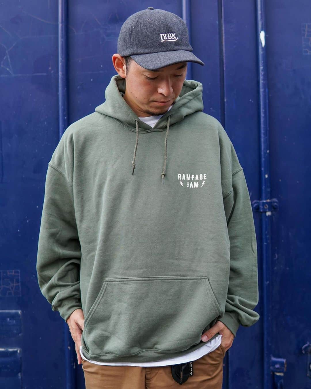 安床武士のインスタグラム：「#rampagejam goods⚡️ 前回はオンラインにアップする前に完売してしまった #ランページジャム グッズを新作も増やしてオンライン販売開始しました！ ロゴは @feelin_acchan によるデザイン👍 プロフィールのリンクからアクセスできます✨  11月2日の21時からVol.1の再放送をしますのでそちらの方も宜しくお願いします！ #LZBN #ランジャム」