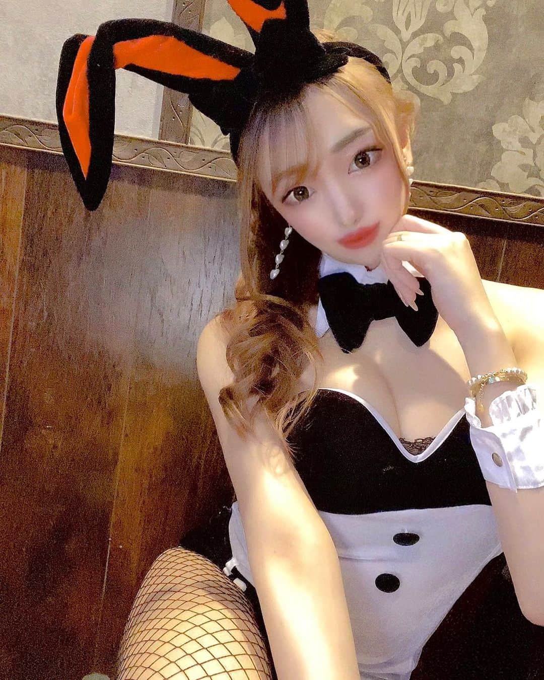 𝐒𝐀𝐘𝐀𝐊𝐀のインスタグラム：「𝐻𝑎𝑝𝑝𝑦 𝐻𝑎𝑙𝑙𝑜𝑤𝑒𝑒𝑛❤︎❤︎ お菓子くれなきゃ、いたずらするぞ👻💕💕💕 #バニーガール しか勝たん🐰💗  #インスタグラビア #グラビア #gravureidoll #cosplay #japanesegirl #日本的 #漂亮 #可爱 #大波 #寫真偶像 #셀카 #셀피 #코디 #스타일링 #집콕 #instagravure #sexy #sexyhot #ハロウィン #ハロウィンコスプレ #バニーガール #bunnygirl #bunny #bunnystagram #hellowee2020 #helloweencostume」