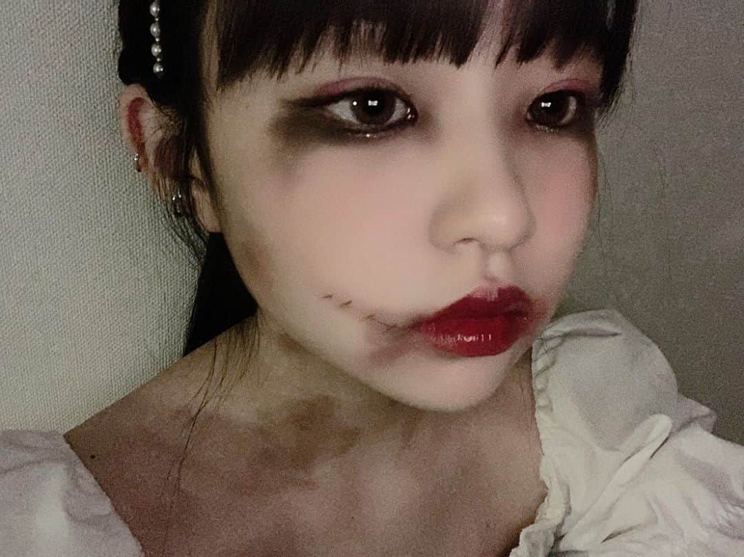 Hinataさんのインスタグラム写真 - (HinataInstagram)「. . ハロウィンメイクやってみた👻🎃 . 何も言わずリビング行ったらママがめっちゃ驚いてた(≧▽≦) . . #ハロウィン #ハロウィンメイク #頑張った #ママ驚かせてごめんなさい」11月1日 13時28分 - hinachosugram