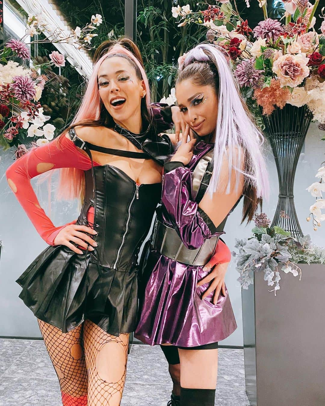 ケリーさんのインスタグラム写真 - (ケリーInstagram)「Always my partner in crime 👩🏻‍🎤👩🏻‍🎤💜 🍬🍭🦄💜 @emi_renata  EMI GAGA & KELLYANA GRANDE🍭 ・ #halloween#tokyo#ladygaga#arianagrande#emigaga#kellyanagrande」11月1日 13時32分 - kellymisawa