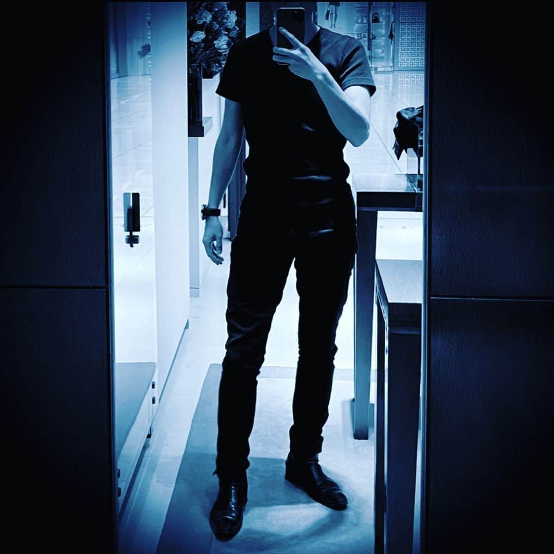 小林大祐のインスタグラム：「- - - Someday the scenery  　　　　through the mirror.🤔 - What do you see? - - - #jacket #hair #pants #shirt #handsome #cool #polo #guy #boy #boys #man  #tshirt #shoes #sneakers #styles  #jeans #fresh #dope #modelo #modelindonesia #modelphotography #modelpose #modelstatus #modeling #modelling #modelshoot #modelos #modelando #modelstyle #model」
